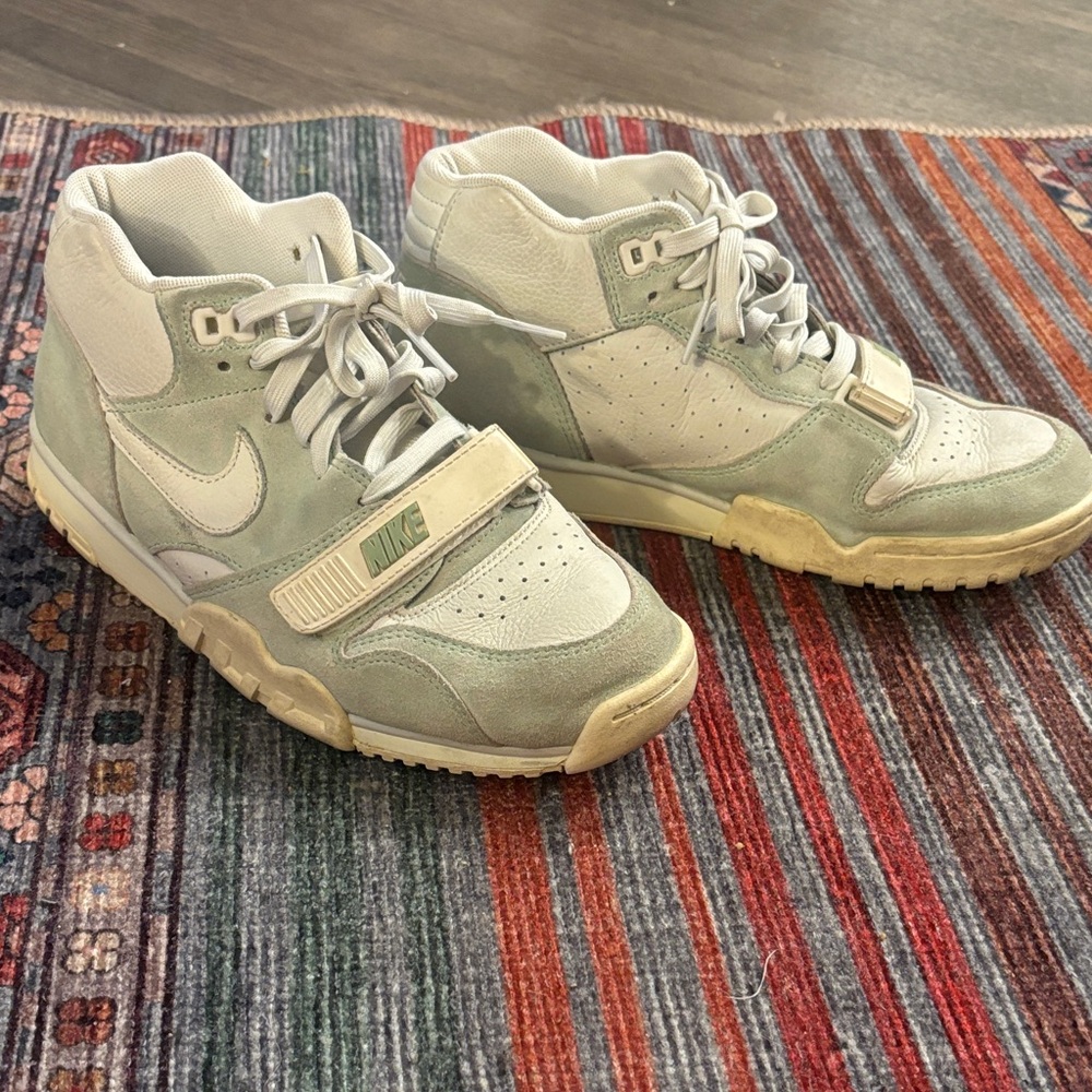 Mint green Nike Air trainer 1s
W7/M5